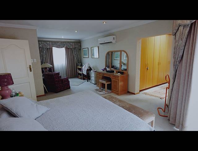 5 BEDROOM FREEHOLD FOR SALE IN SILVER LAKES GOLF ESTATE